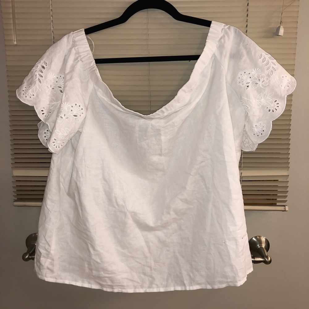NWOT Ann Taylor Eyelet Top